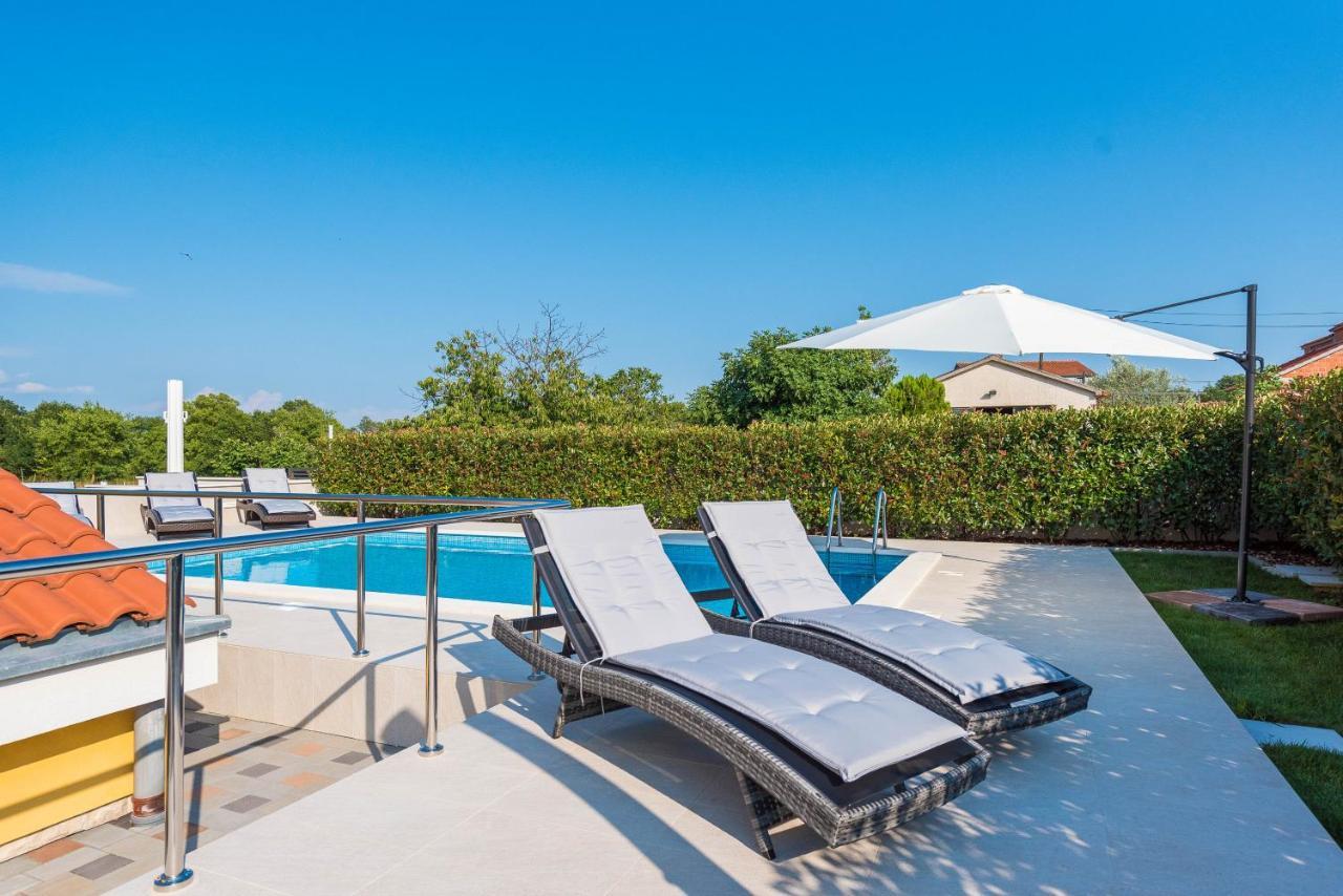 Villa Petra S Bazenom, Rostiljem I Parkingom Zadar Exterior foto