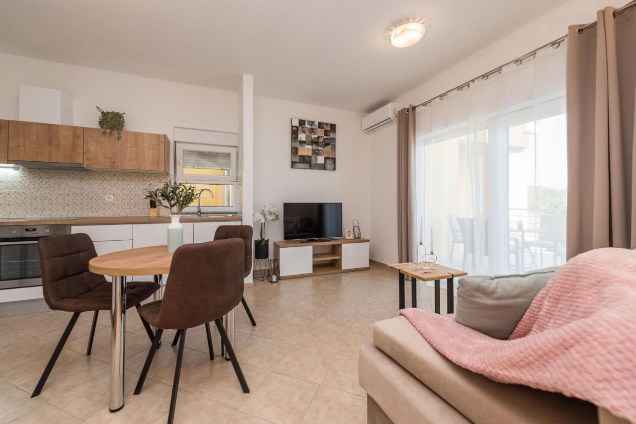 Villa Petra S Bazenom, Rostiljem I Parkingom Zadar Exterior foto