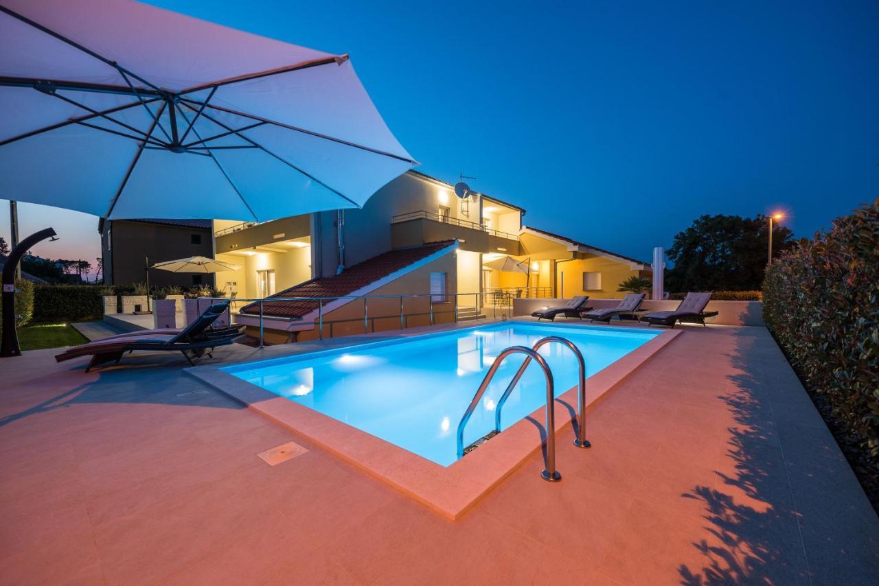 Villa Petra S Bazenom, Rostiljem I Parkingom Zadar Exterior foto