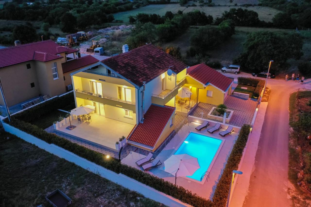 Villa Petra S Bazenom, Rostiljem I Parkingom Zadar Exterior foto