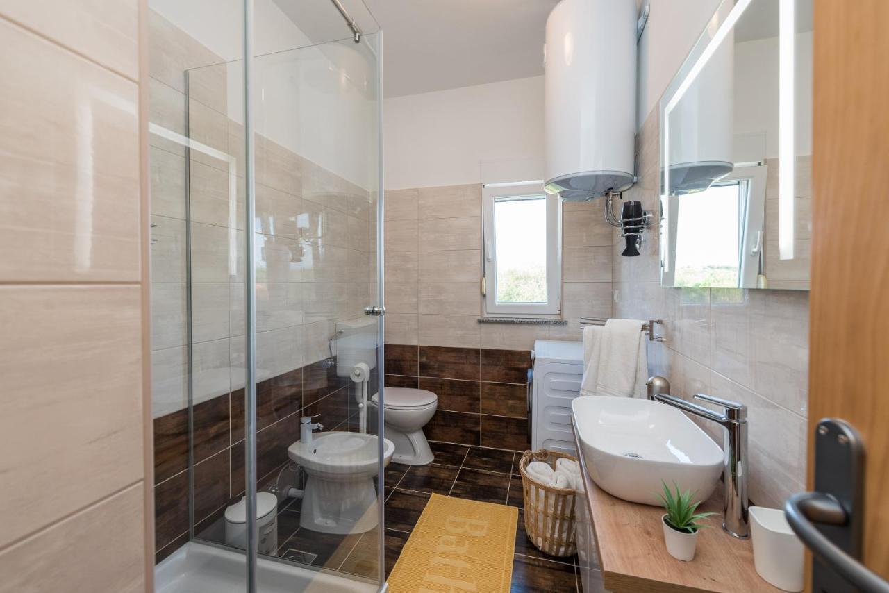 Villa Petra S Bazenom, Rostiljem I Parkingom Zadar Exterior foto